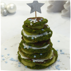 Gezonde kerstbrunch voor het hele gezin. Kerstrecepten voor kinderen zoals deze pannenkoekenkerstboom.