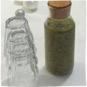 Gezonde kerstbrunch voor het hele gezin. Kerstrecepten voor kinderen zoals een smoothie met boerenkool en blauwe bessen